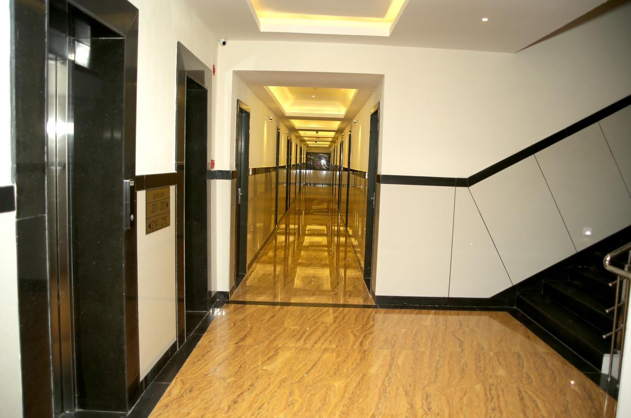 Hotel Lavanya Palace Ratlām Kültér fotó