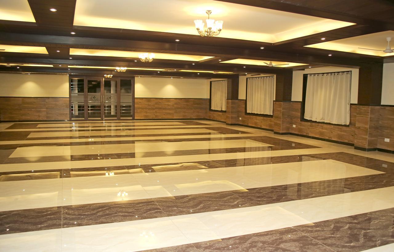 Hotel Lavanya Palace Ratlām Kültér fotó