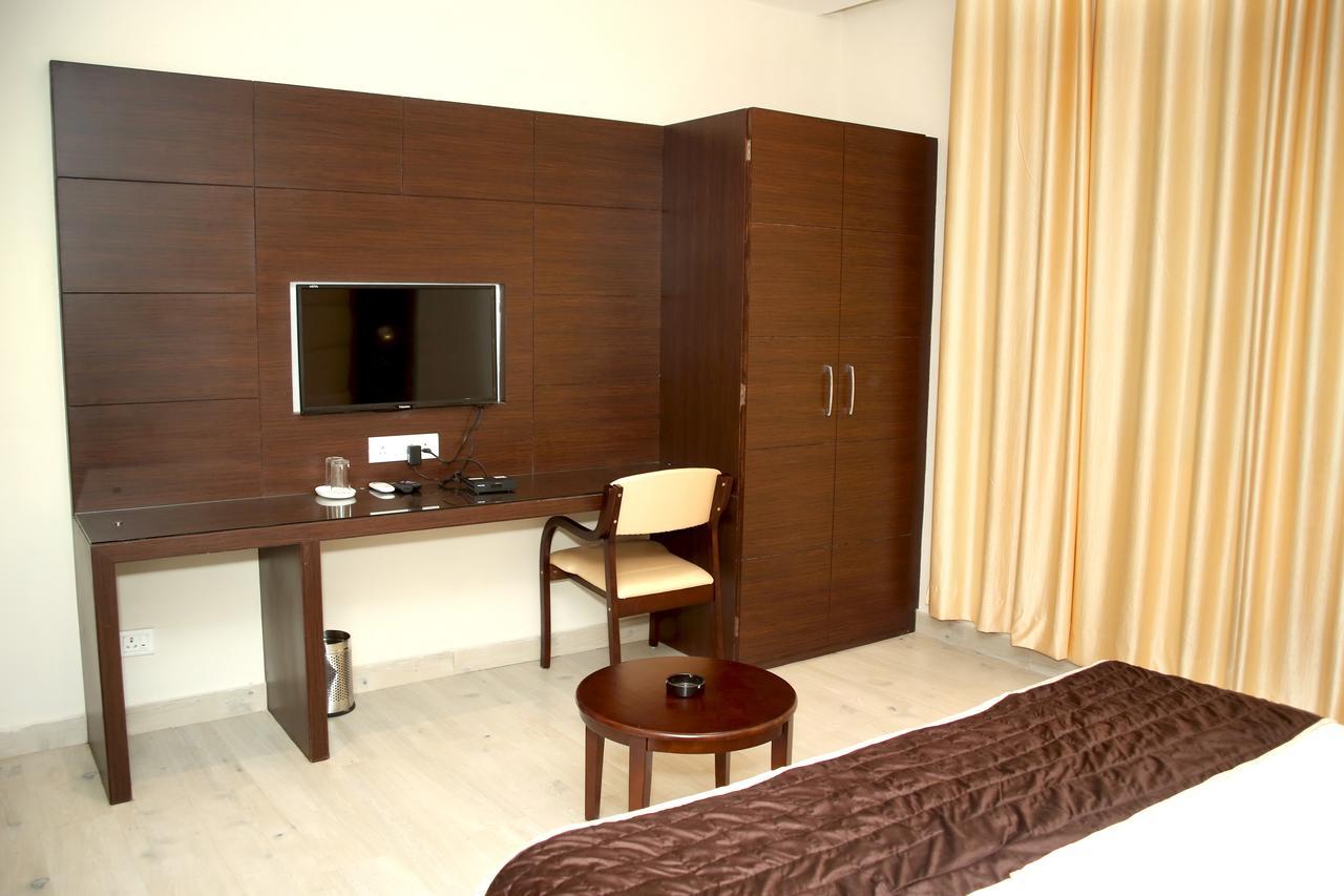Hotel Lavanya Palace Ratlām Kültér fotó